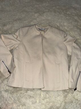 Mango Cream Textured Collarless Zip-Sleeve Blazer